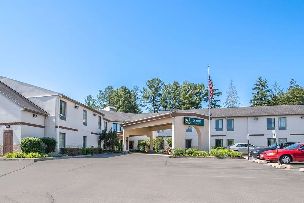 Quality Inn Binghamton West Apalachin Exteriör bild